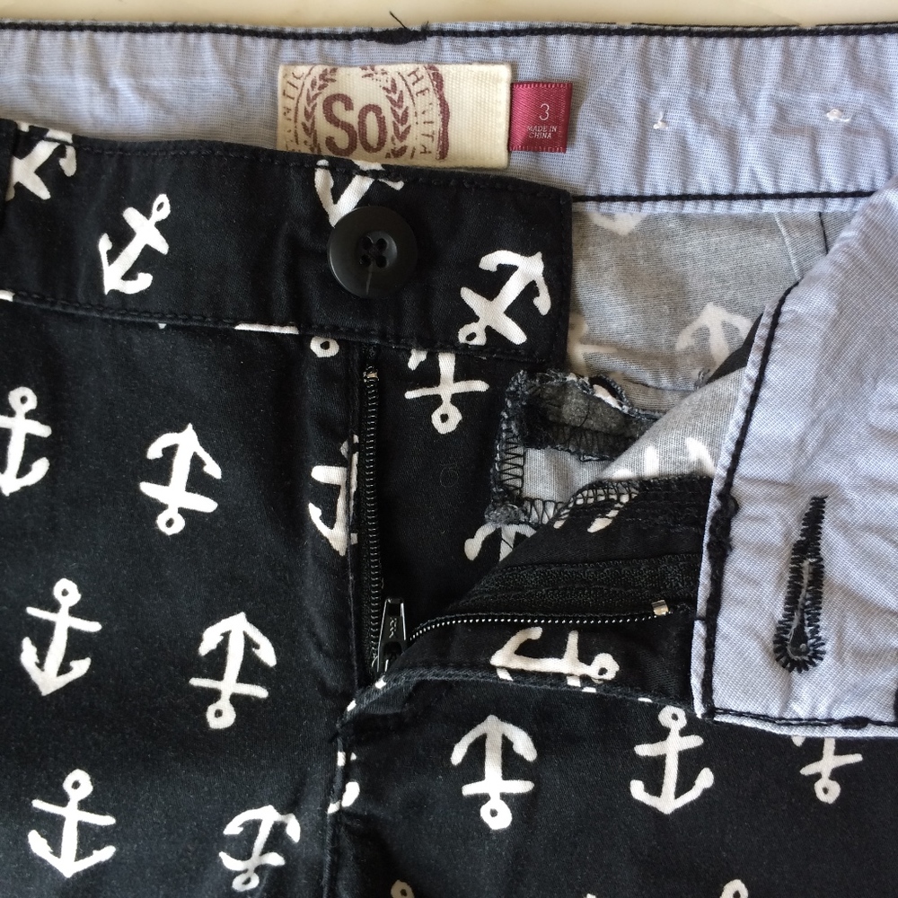 SO Women's Shorts Black White Anchor Print cute - Picture 4 of 5